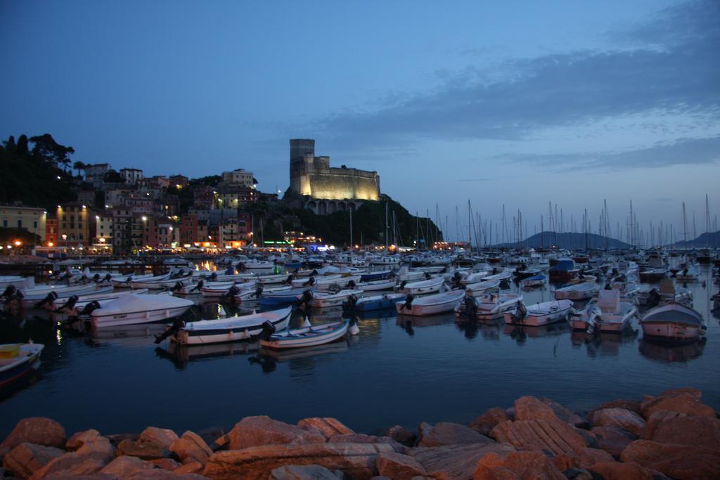 Affittacamere "In Piazzetta Da Vasco" Lerici Eksteriør bilde